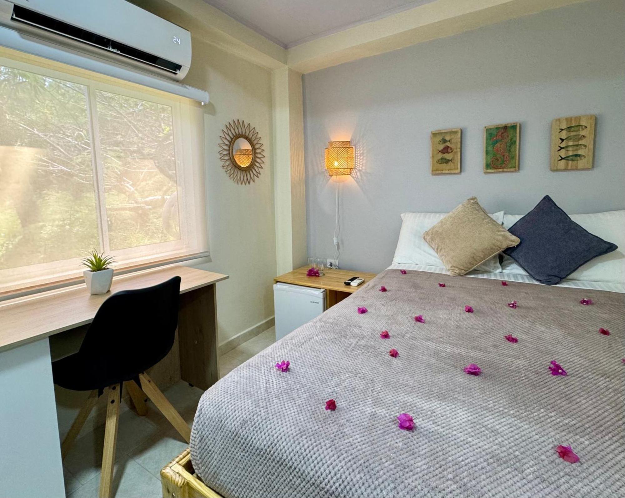 Bed and Breakfast Colorful Garden House à Providencia  Extérieur photo